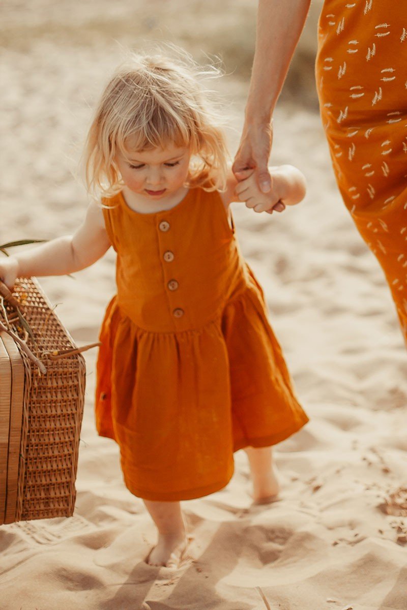 Reversible muslin dress in mustard - Imagen 3