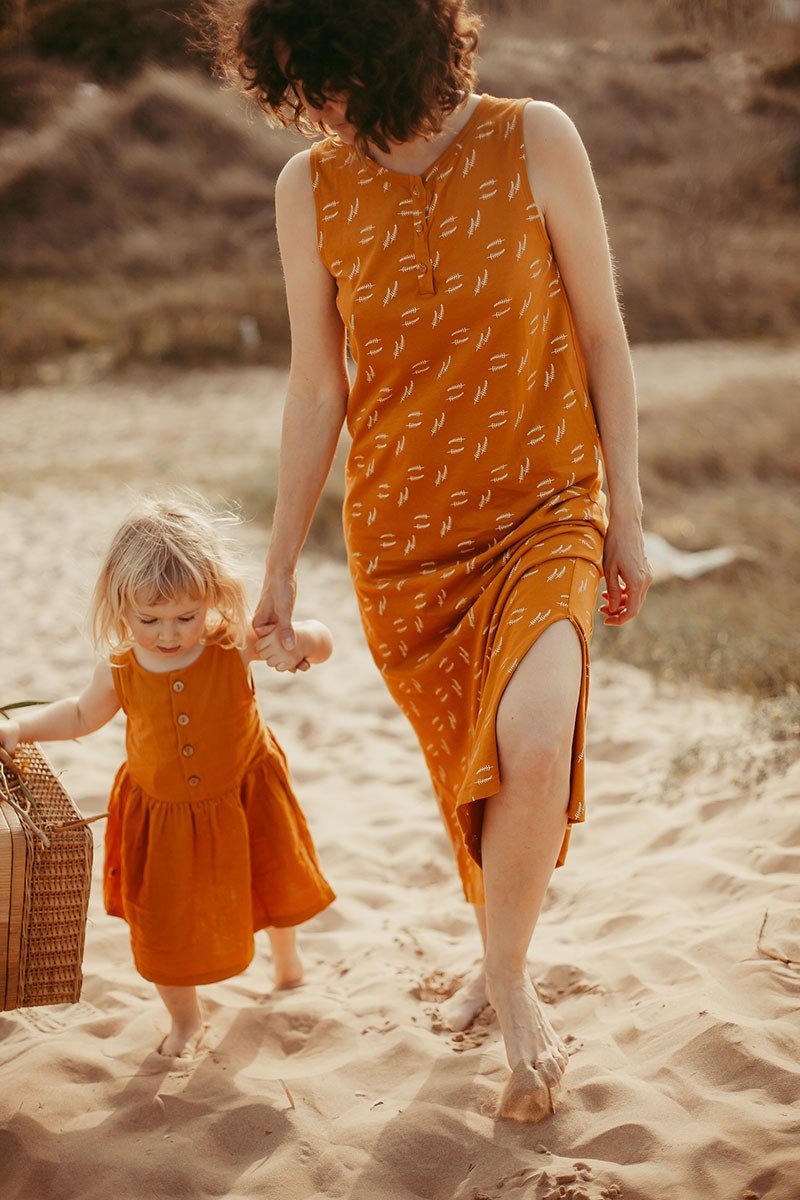 Reversible muslin dress in mustard - Imagen 4