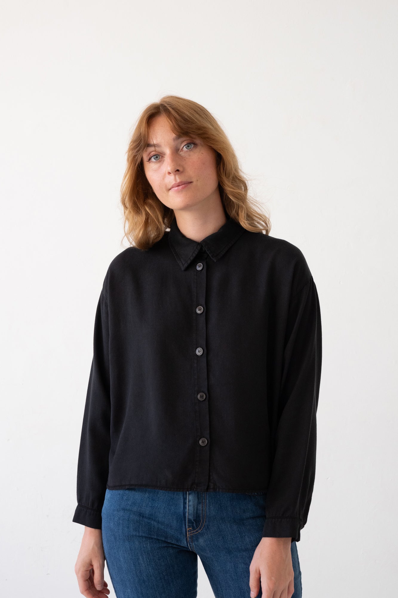 Tait Oversized Shirt 100% TENCEL™ in Berry Black