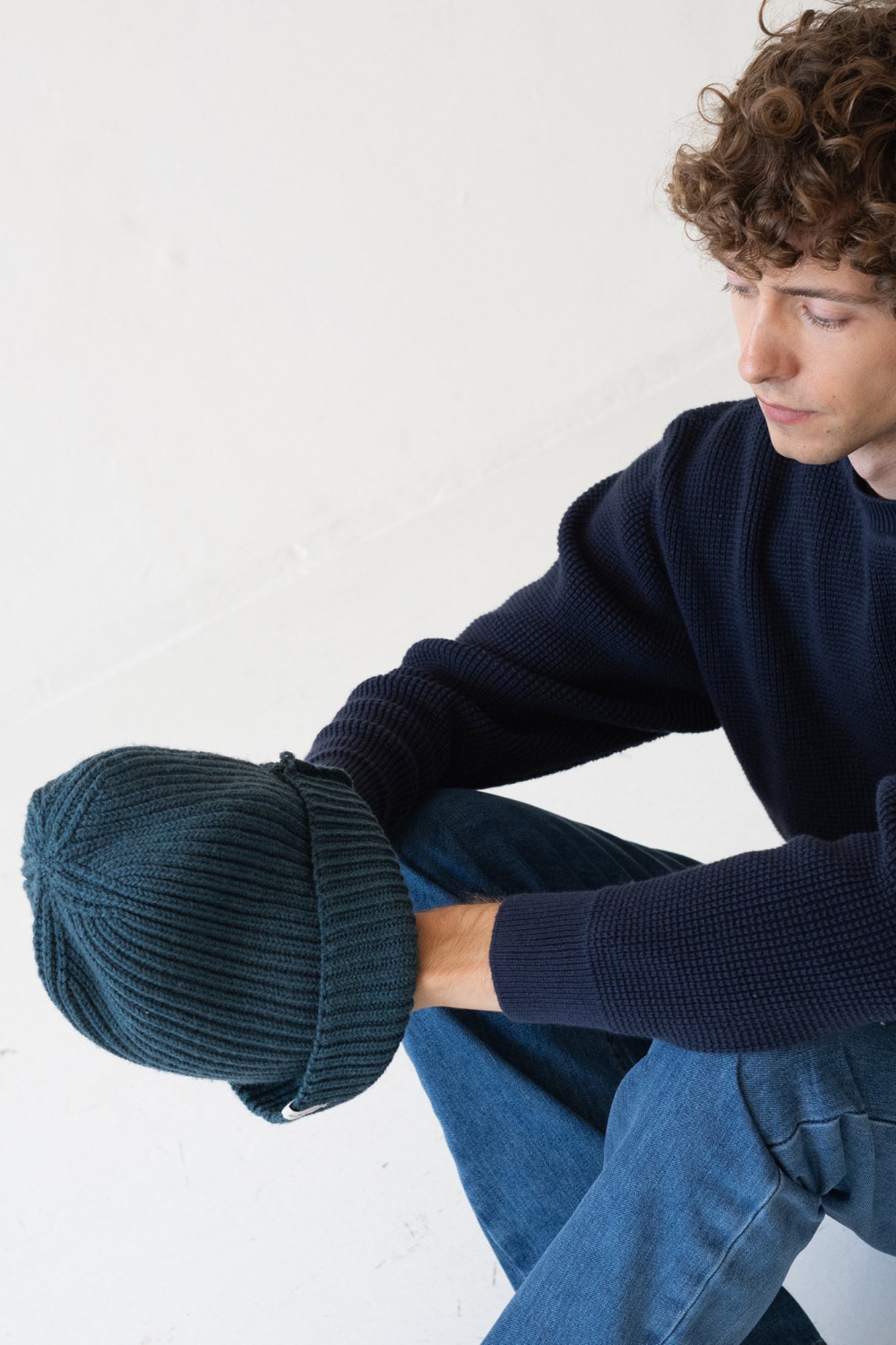 Tao chunky wool beanie in blue - Imagen 4