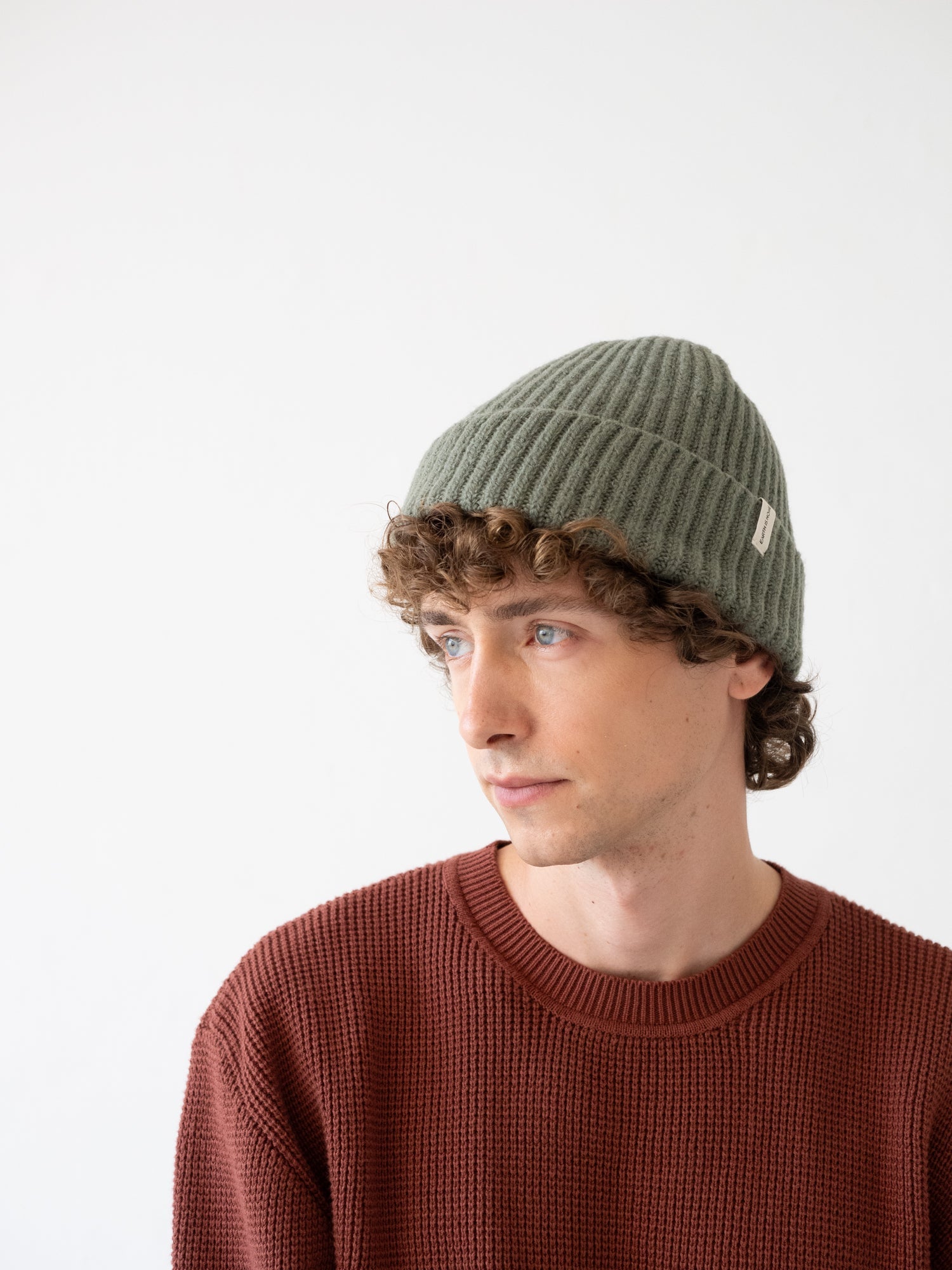 Tao chunky wool beanie in green - Imagen 4