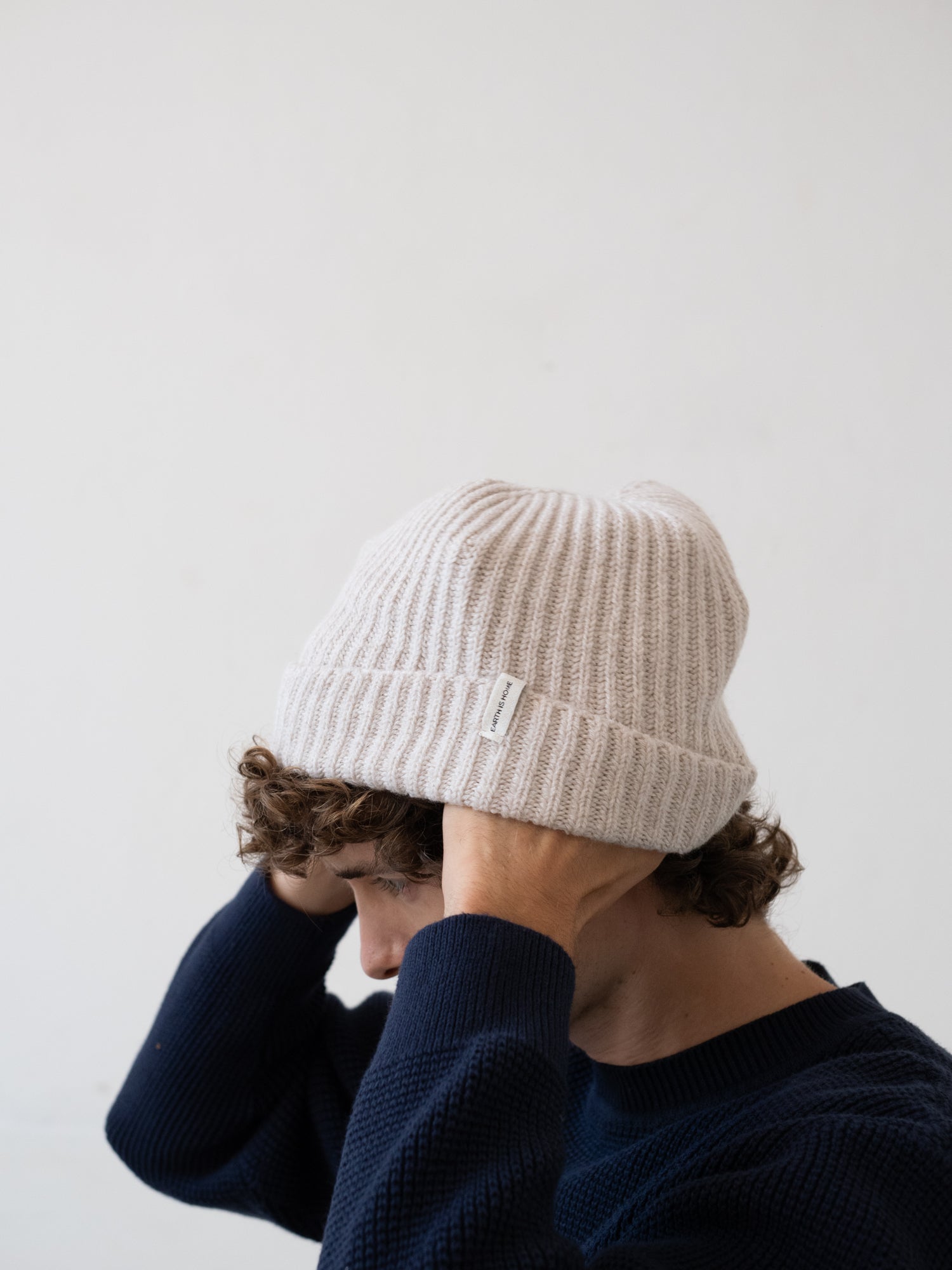 Tao chunky wool beanie in white - Imagen 5