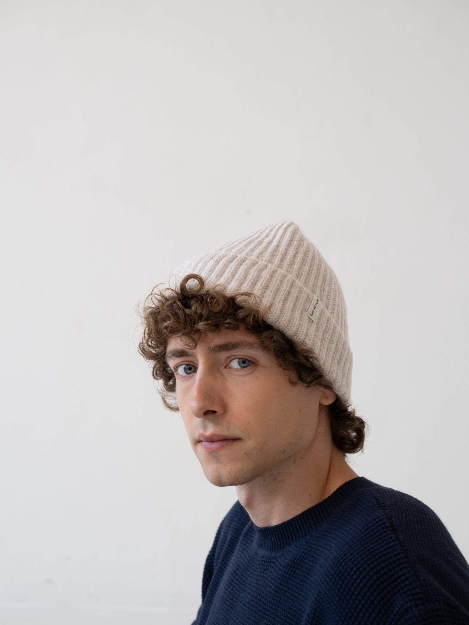 Tao chunky wool beanie in white - Imagen 6