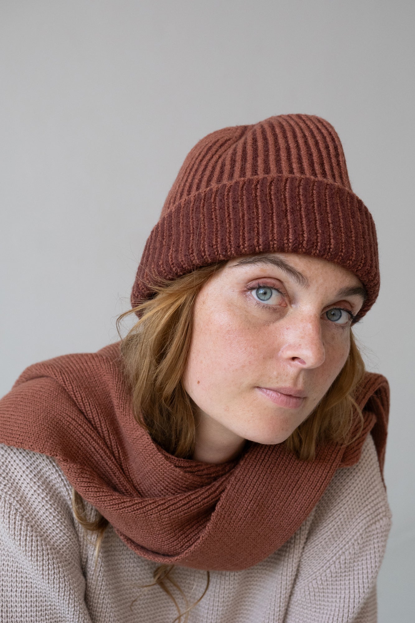 Tayo chunky wool scarf in red - Imagen 2