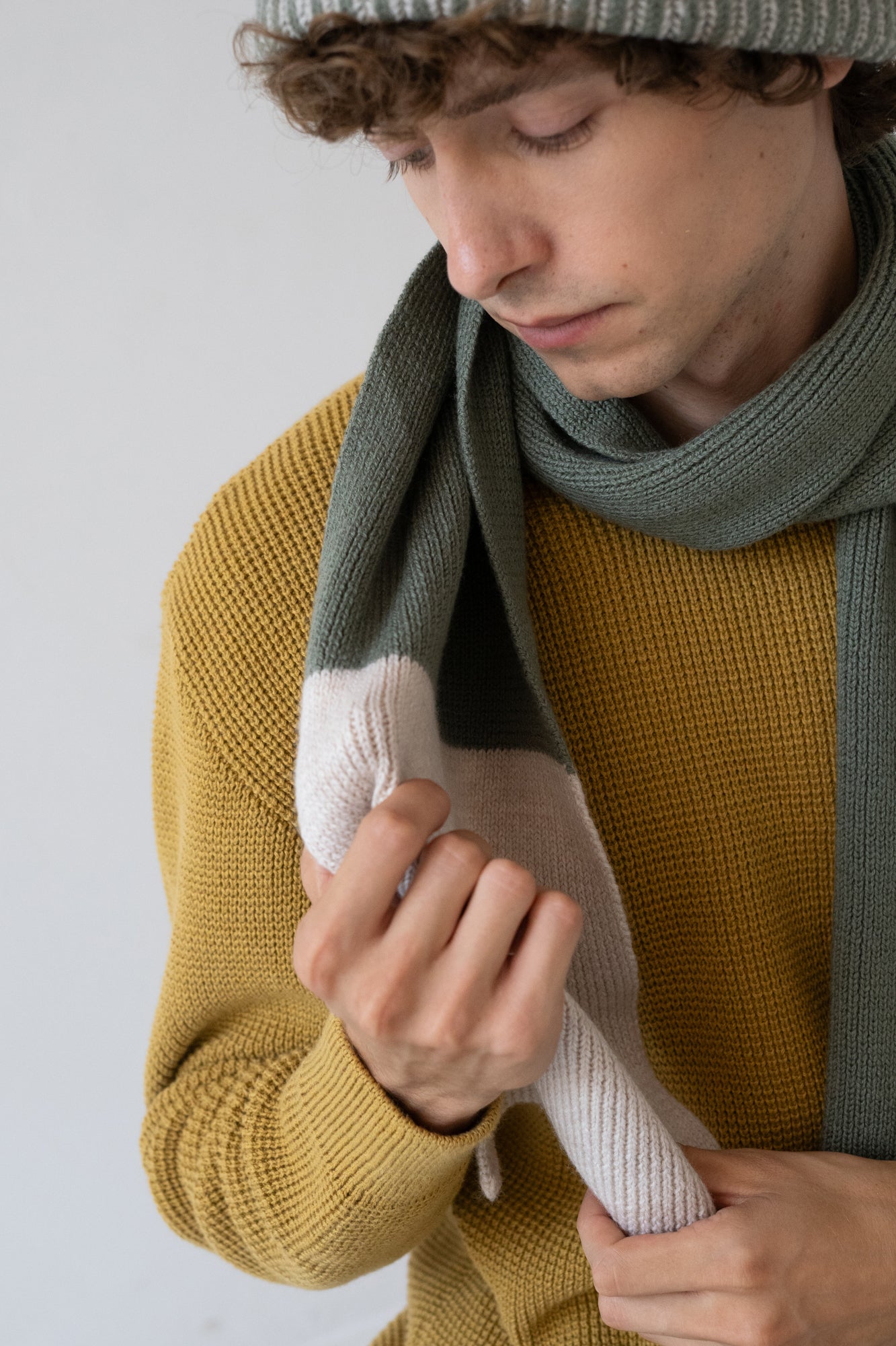 Tayo chunky wool scarf in two-tone green - Imagen 3