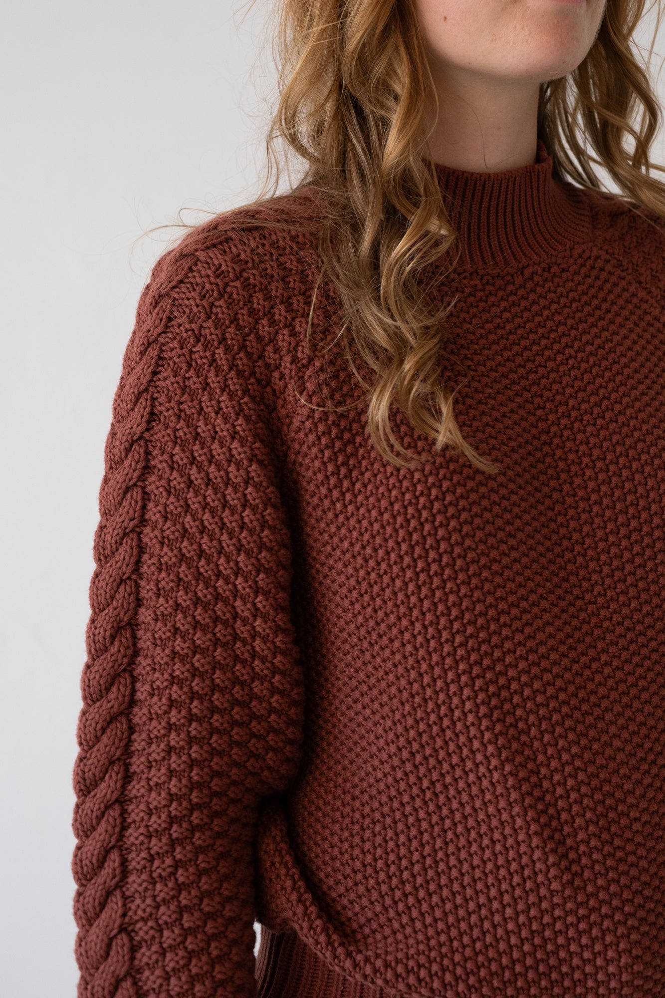 Turner Sweater Organic Cotton in Garnet Rosella - Imagen 4