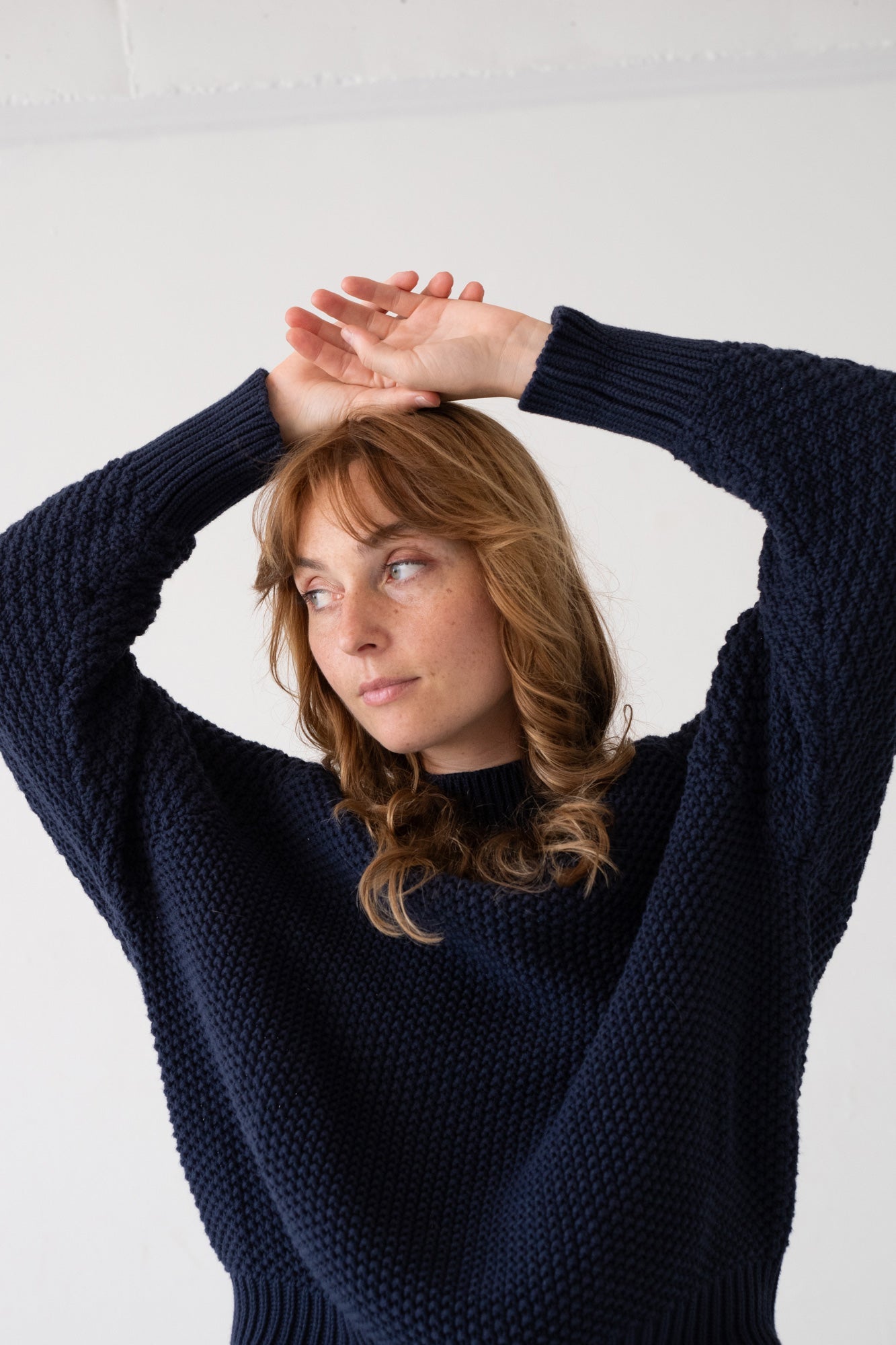 Turner Sweater Organic Cotton in Navy Blue - Imagen 5