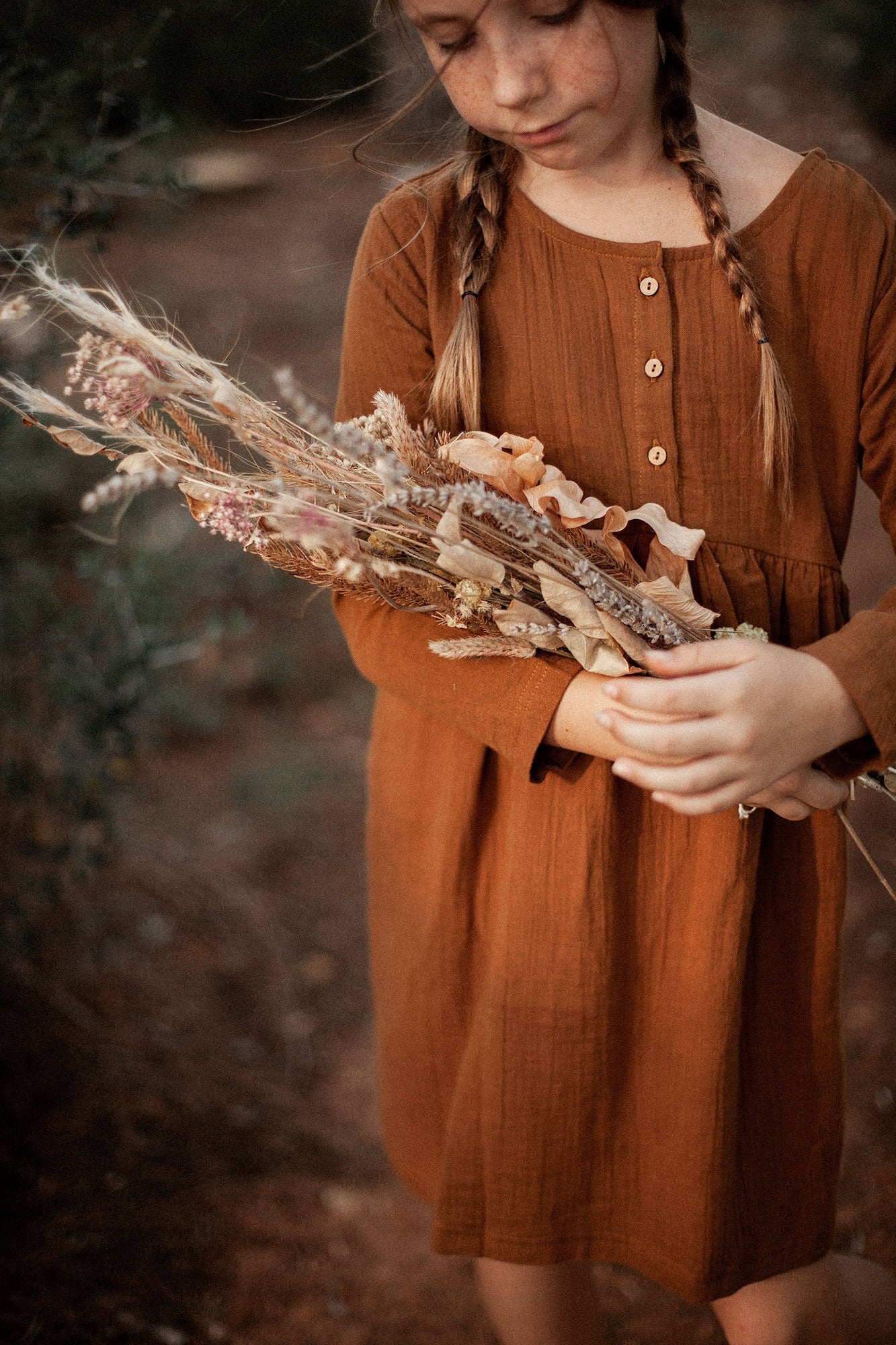 Vestido muselina basic marrón - Imagen 2