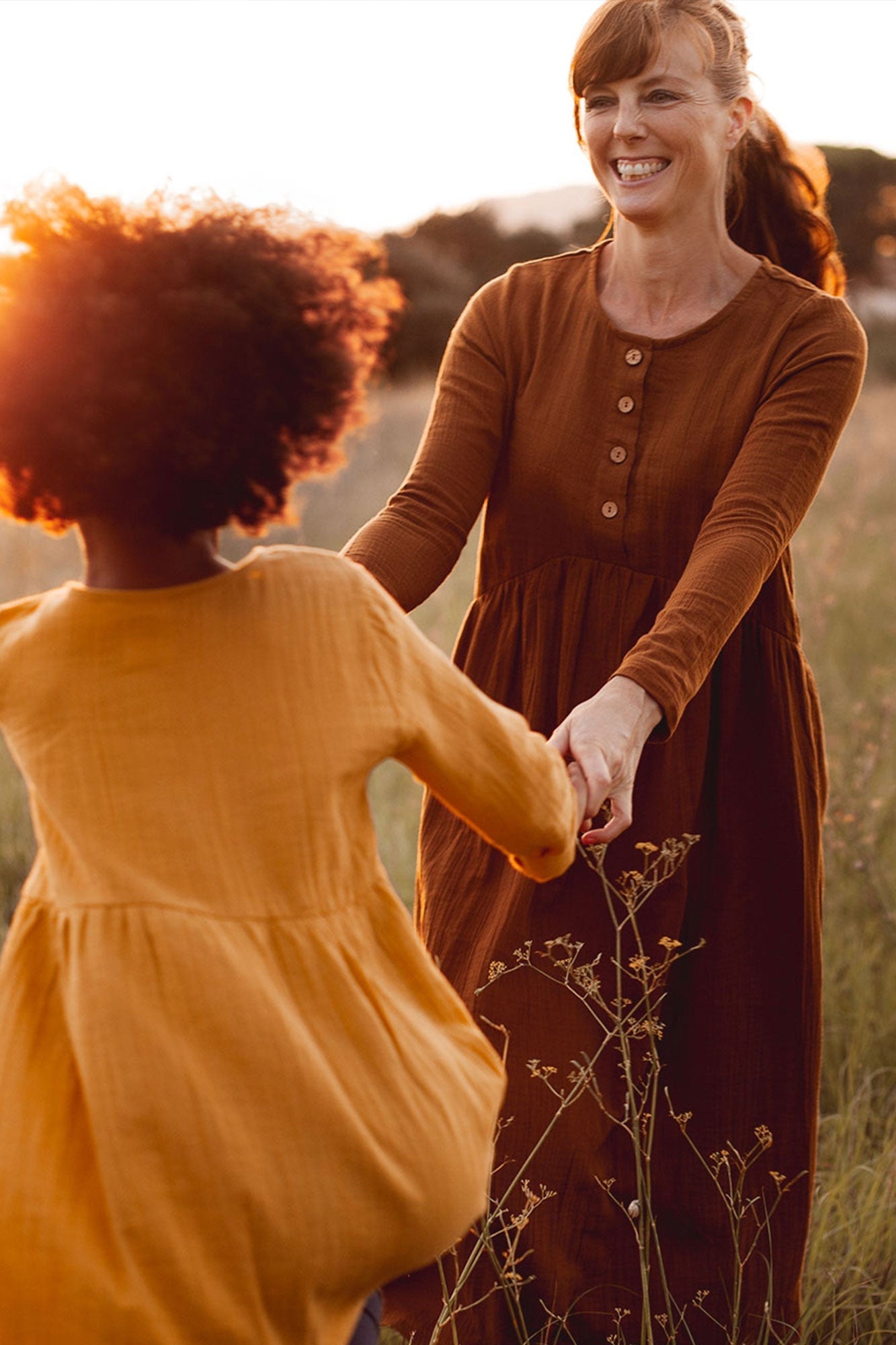 Vestido muselina basic mostaza - Imagen 5