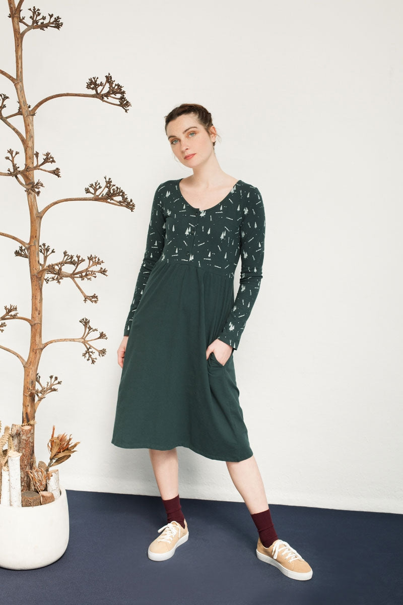 Vestido Naty corte imperio estampado pinos.