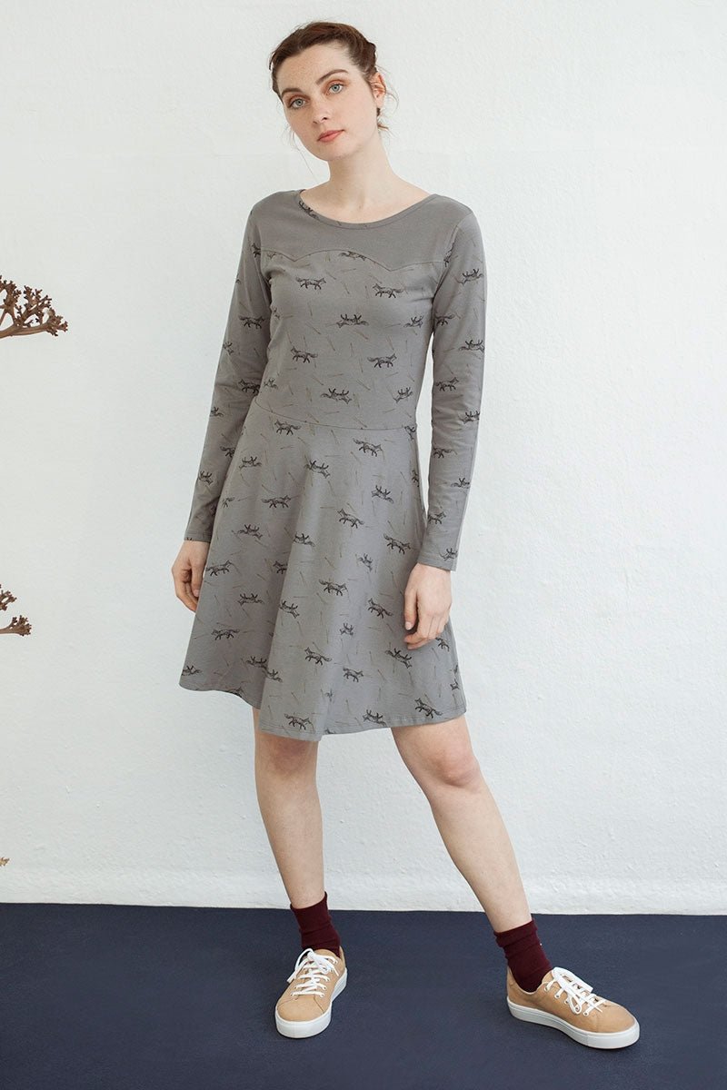 Vestido Nidia media capa gris con estampado zorros.
