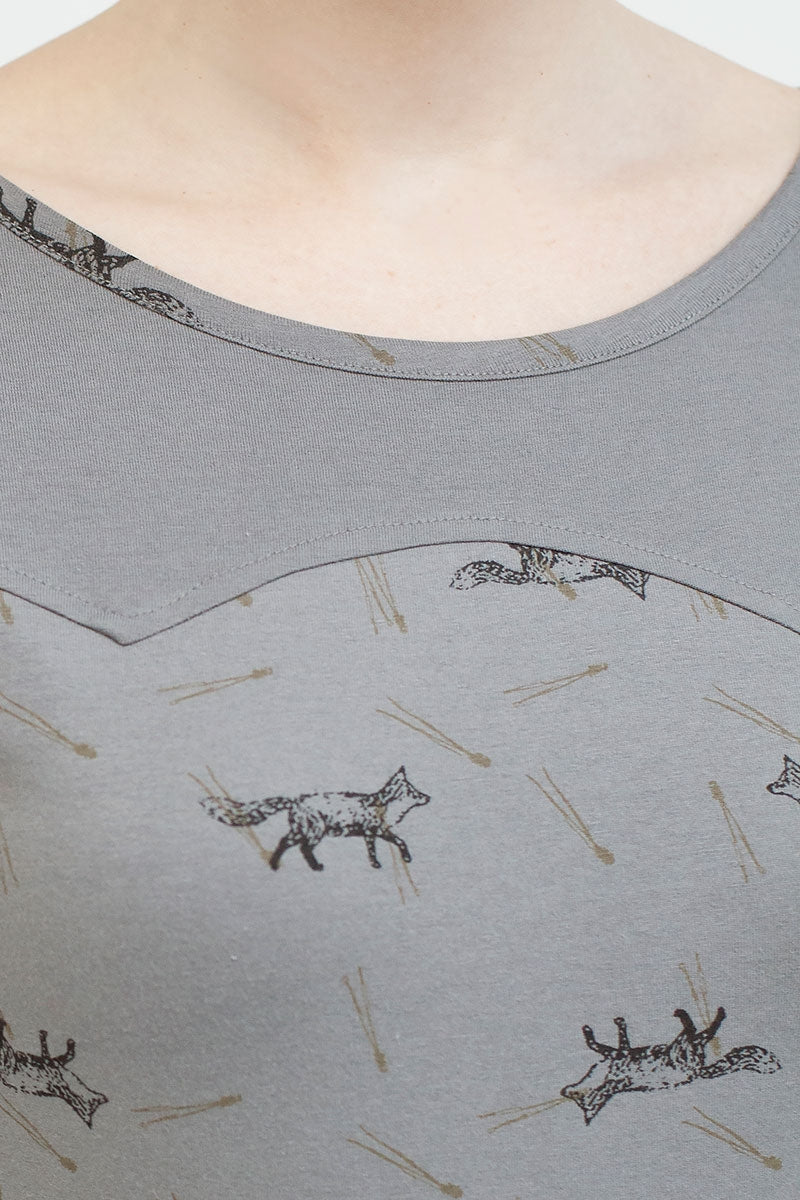 Vestido Nidia media capa gris con estampado zorros. - Imagen 3