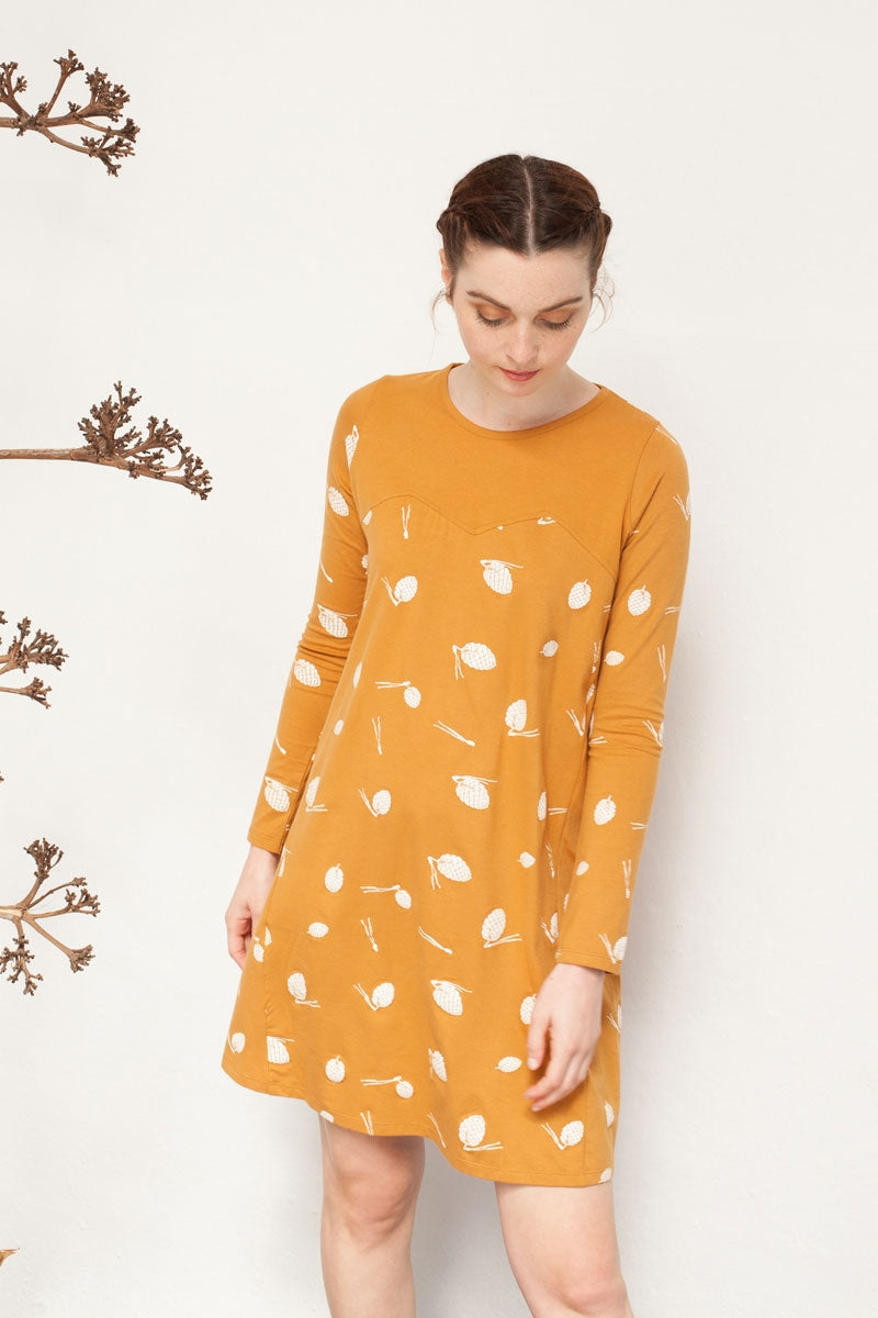 Vestido Nura evasé estampado piñas.